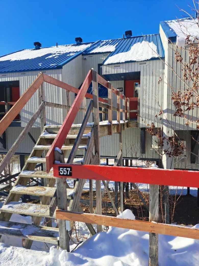 Superbe Condo Face Aux Pentes De Ski Stoneham!!! Exterior photo